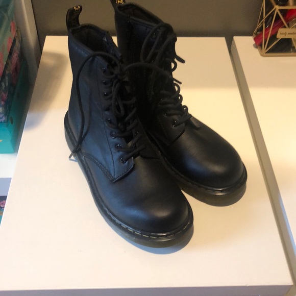 Childrens size 5 dr martens Clearance